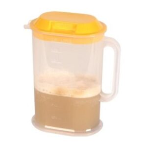 Plastový džbán s praktickým viečkom