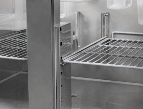 Stolový chladiaci pult s 3 presklenými dverami, 1370 x 700 mm – Obrázok 2