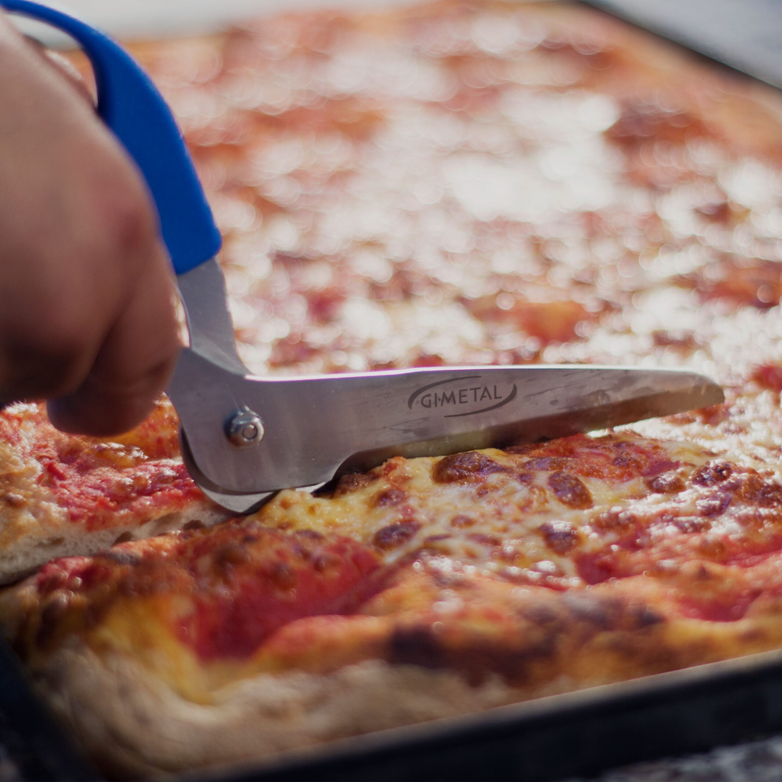 Modré nožnice na pizzu – odnímateľná čepeľ, zúbkovaná hrana, 120 mm, 0,16 kg – Obrázok 2