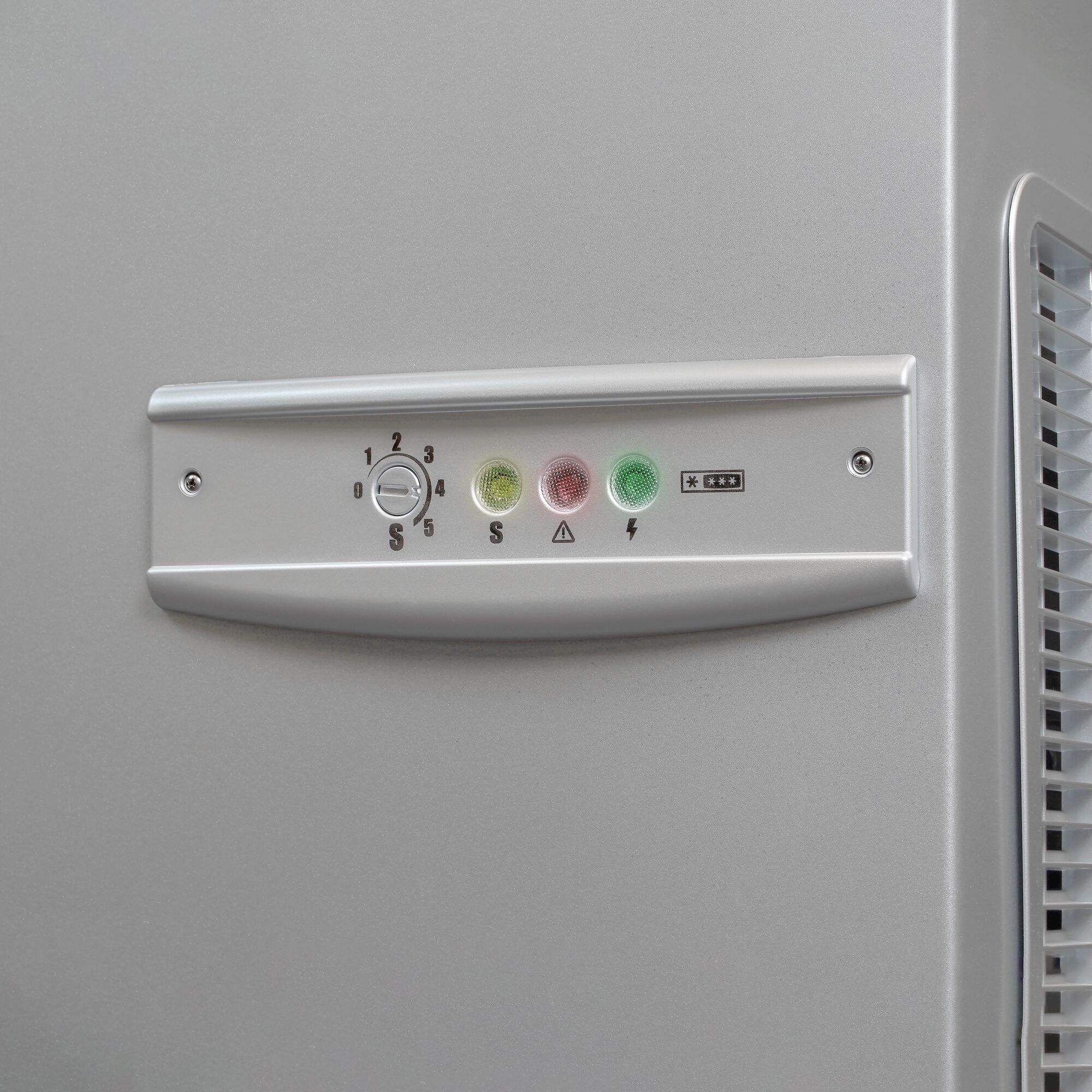 Truhlicová mraznička – dĺžka 1800 mm, veľký objem 534 l, nerezové plné veko – Obrázok 3