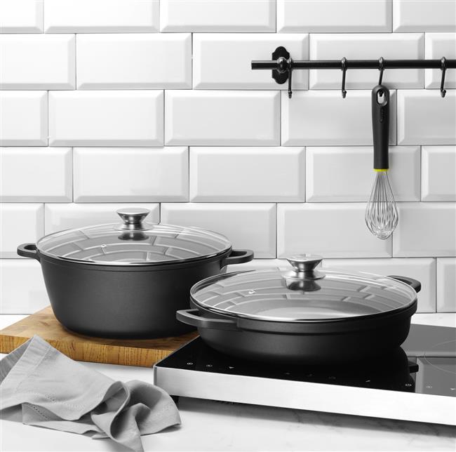 Nepriľnavý kastról – hliníkový s povrchovou úpravou, objem 7 l, rozmer 367 x 290 x 122 mm, čierny – Obrázok 5