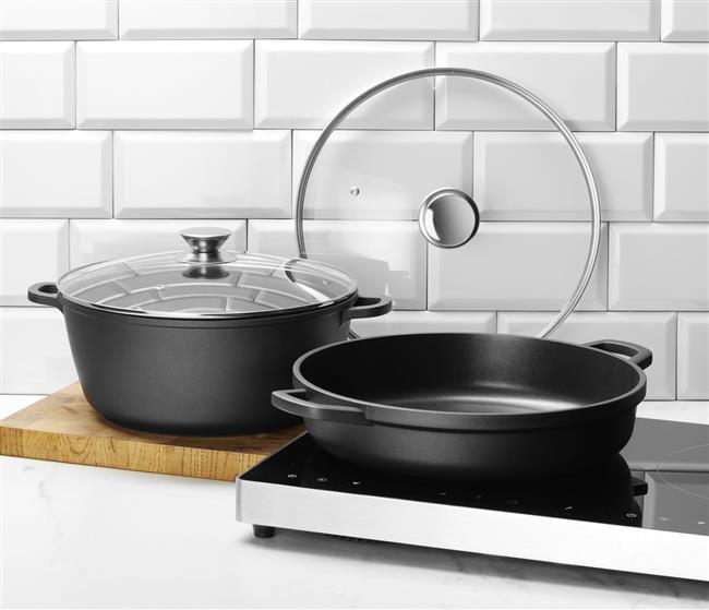Nepriľnavý kastról – hliníkový s povrchovou úpravou, objem 7 l, rozmer 367 x 290 x 122 mm, čierny – Obrázok 4