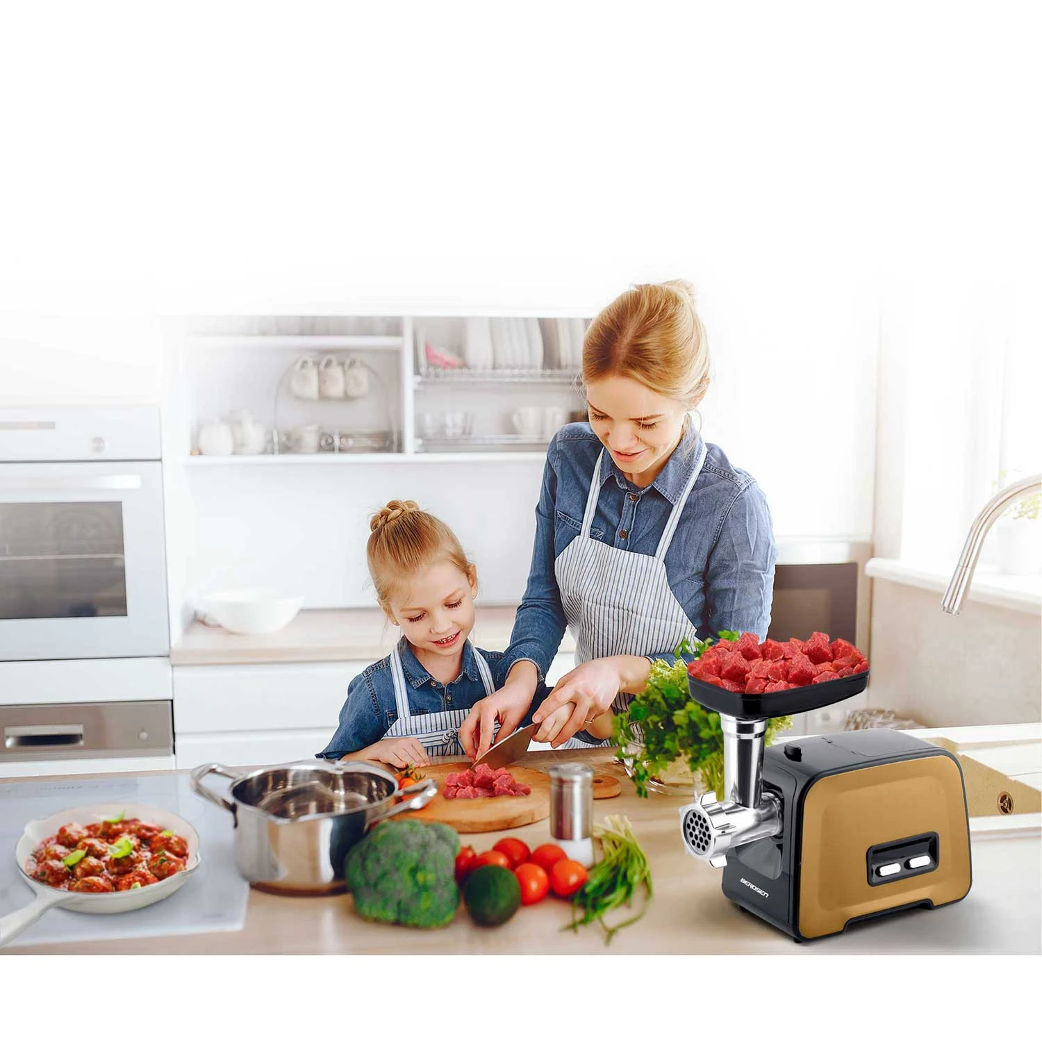 Výkonný mlynček na mäso Berdsen — BD-601B, 450/1200W, zlatý, nátrubok na plnenie klobás, strúhač zeleniny – Obrázok 3