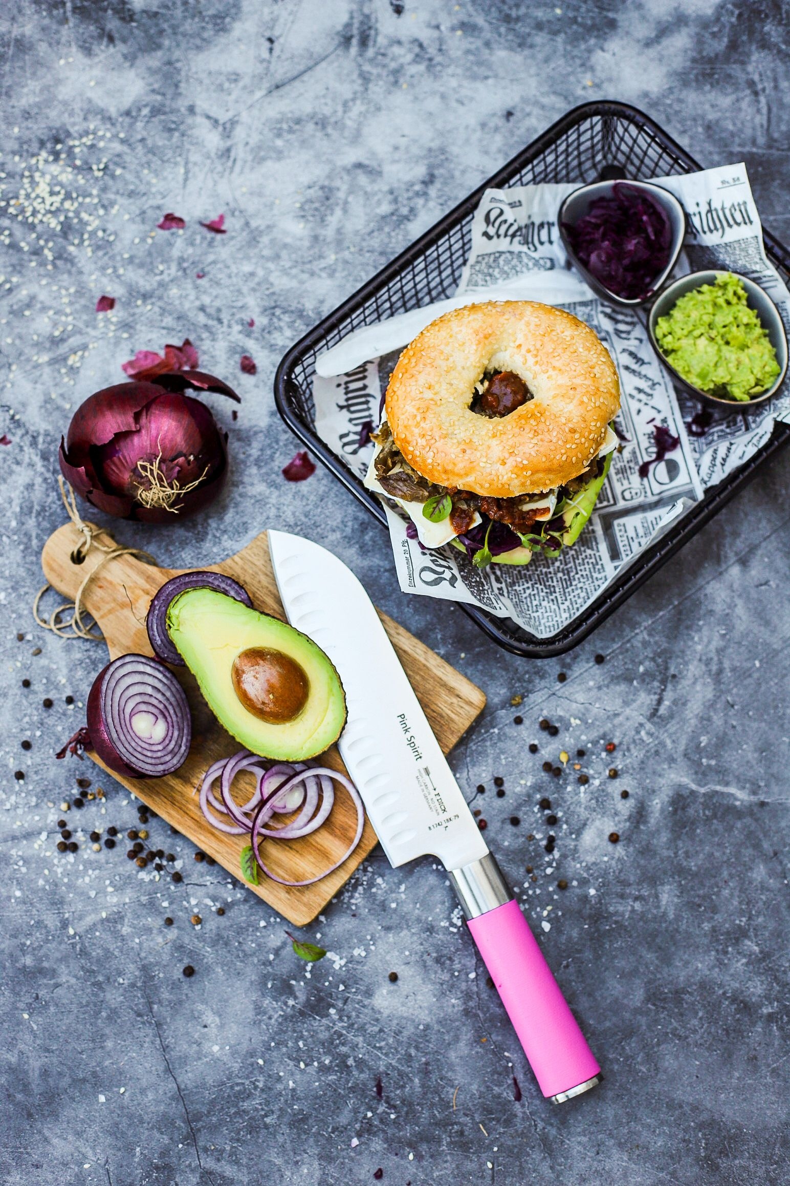 Japonský kovaný kuchársky nôž — Santoku so špeciálnym výbrusom, Dick séria PINK SPIRIT, dĺžka 18 cm – Obrázok 5