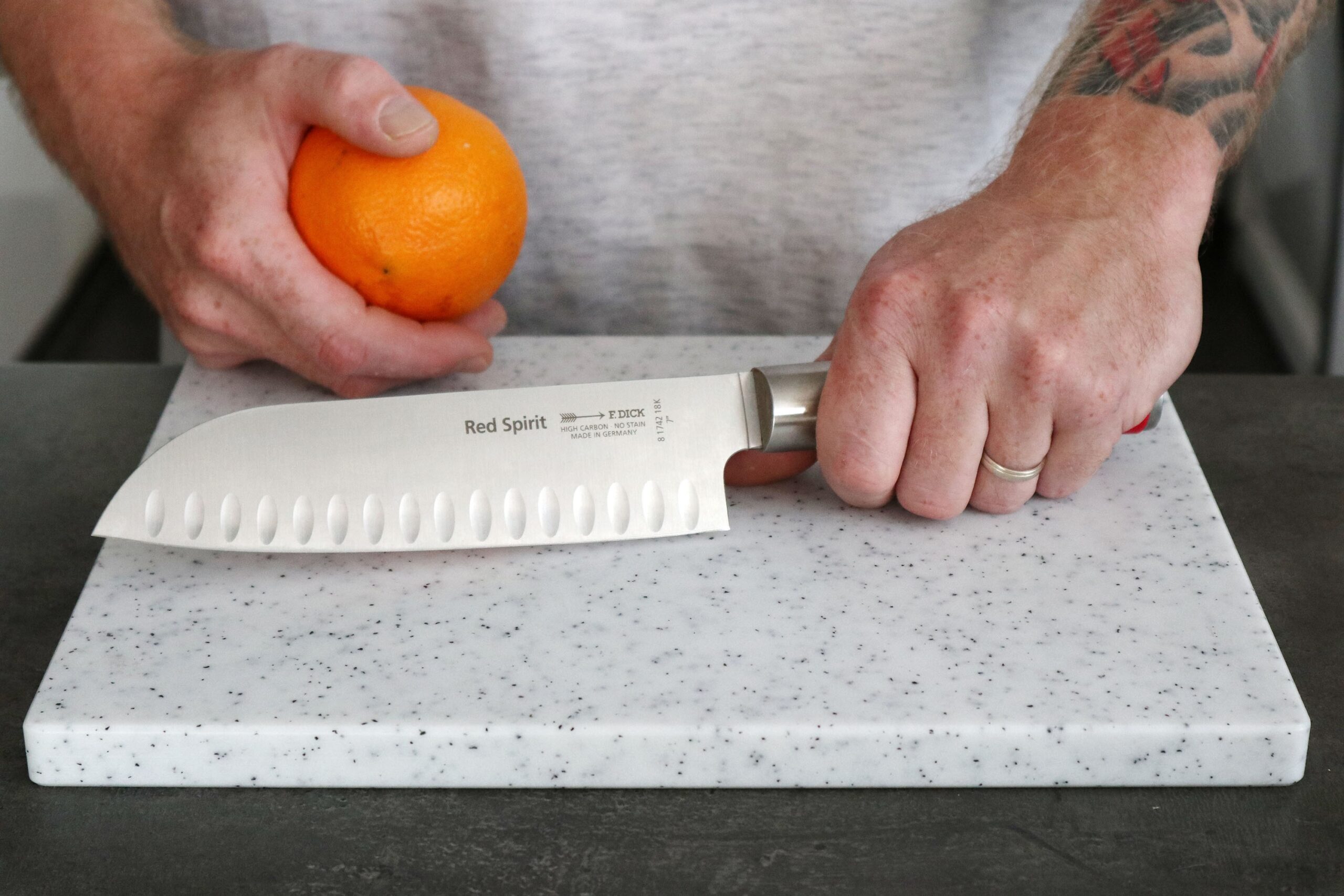 Japonský nož – Santoku, Dick, séria RED SPIRIT, špeciálny výbrus, dĺžka 18 cm – Obrázok 3