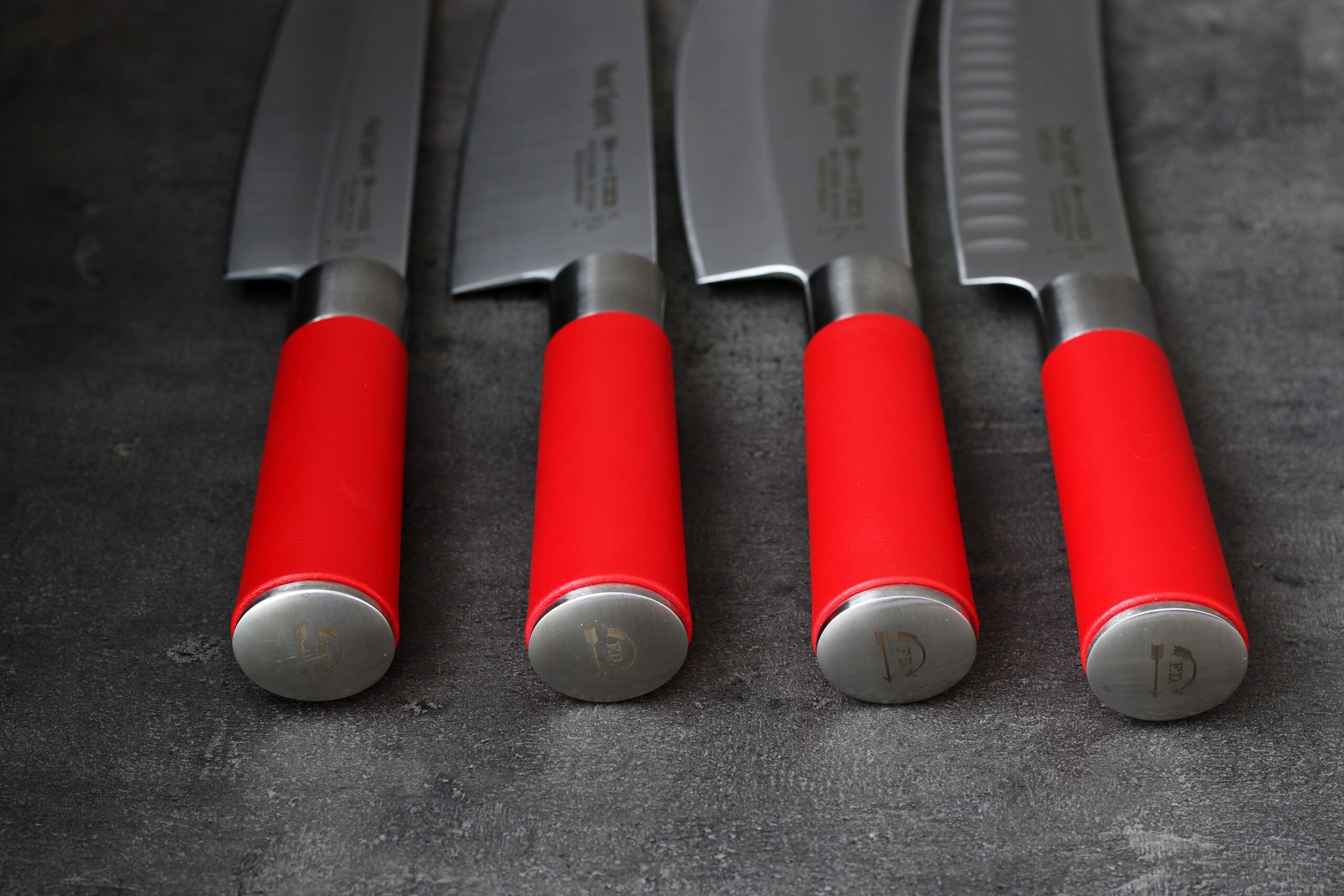 Japonský kovaný kuchársky nôž — Santoku, séria Dick RED SPIRIT, dĺžka 18 cm – Obrázok 2