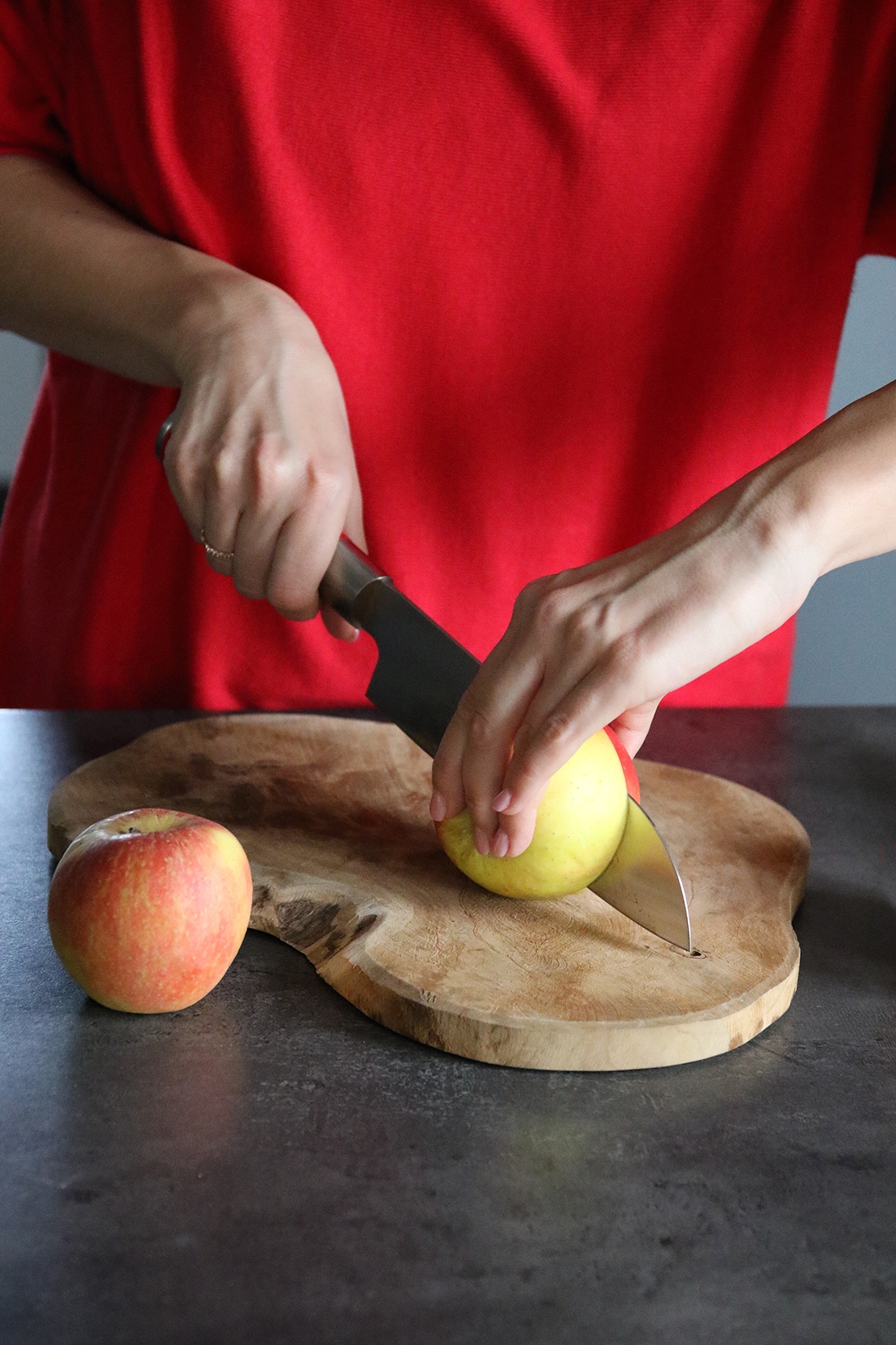 Japonský kovaný kuchársky nôž — Santoku, séria Dick RED SPIRIT, dĺžka 18 cm – Obrázok 5
