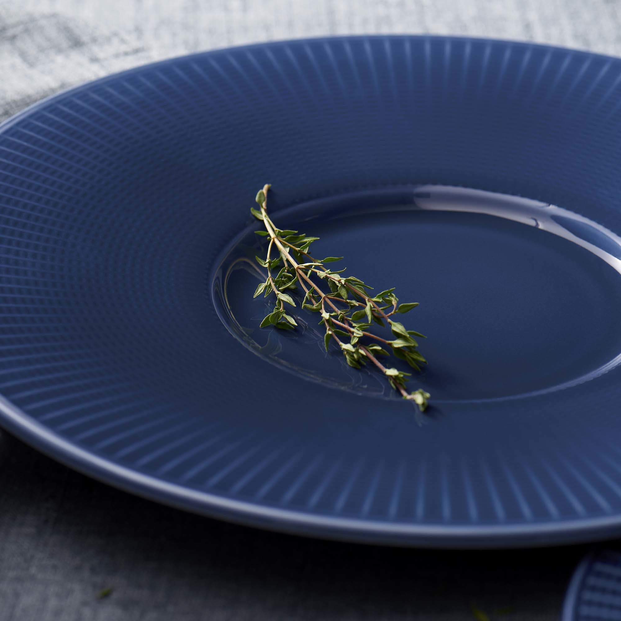 Porcelánový tanier plytký so stredným okrajom Willow Azure, 285 mm, 1 ks – Obrázok 4